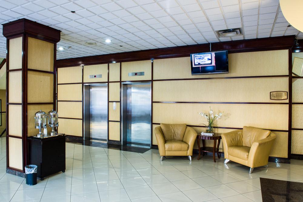 Four Points By Sheraton Windsor Downtown Екстер'єр фото