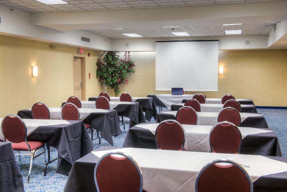 Four Points By Sheraton Windsor Downtown Екстер'єр фото