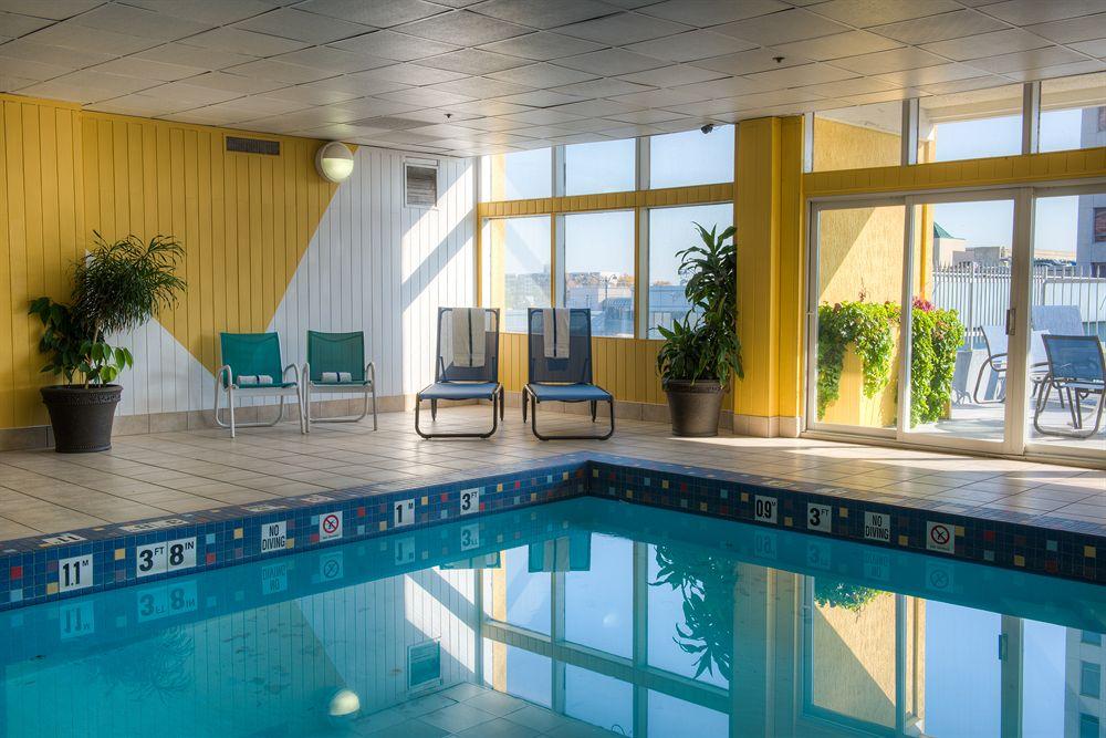Four Points By Sheraton Windsor Downtown Екстер'єр фото