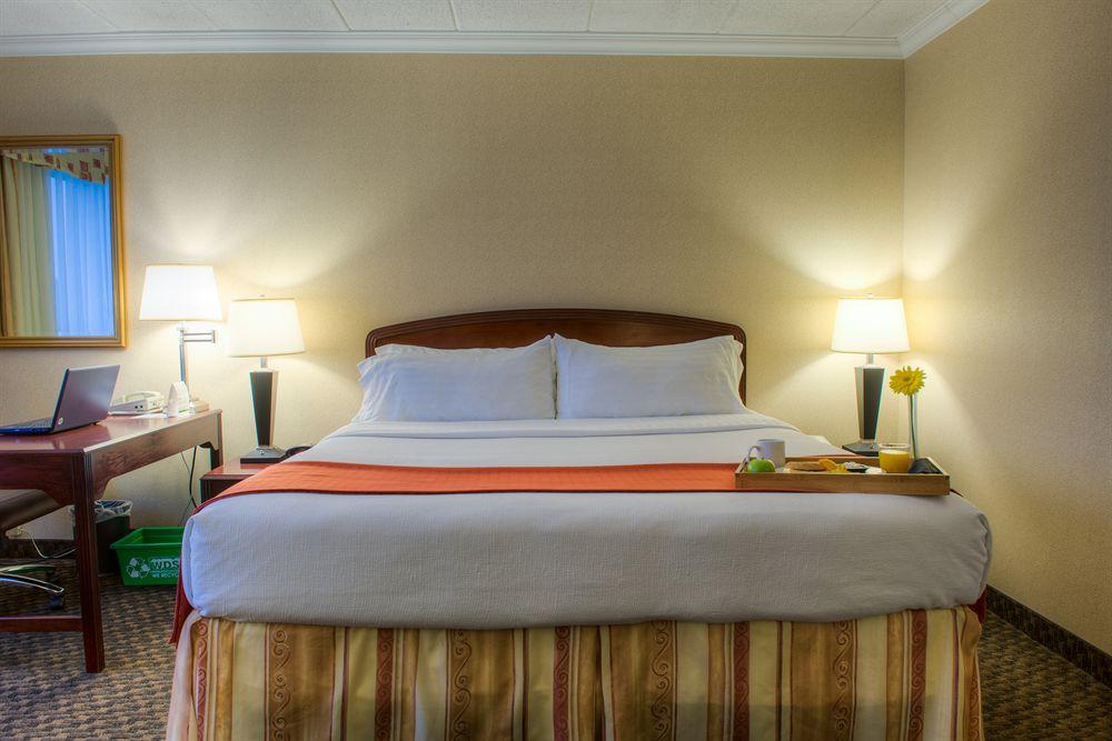 Four Points By Sheraton Windsor Downtown Екстер'єр фото
