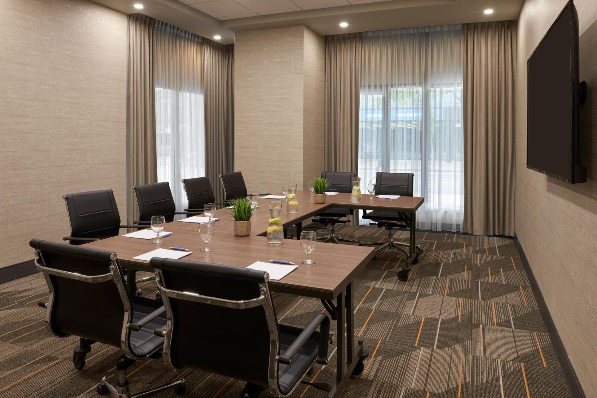 Four Points By Sheraton Windsor Downtown Екстер'єр фото